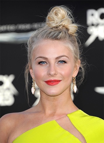 30 Easy and Chic Messy Hairstyles And Updos