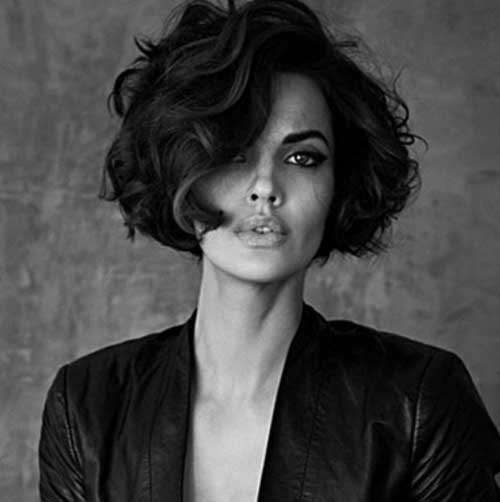 20 Chic And Beautiful Curly Bob Hairstyles We Adore