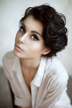 30 Short Wavy Hairstyles For Bouncy Textured Looks