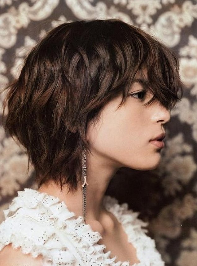 30 Short Wavy Hairstyles For Bouncy Textured Looks