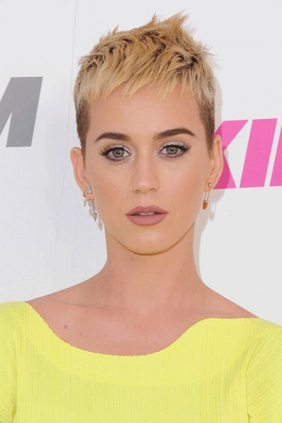 35 Fabulous Short Haircuts For Thick Hair 