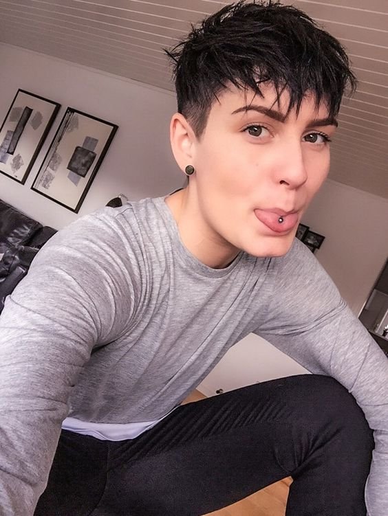 35 Androgynous Gay  and Lesbian Haircuts  with Modern Edge