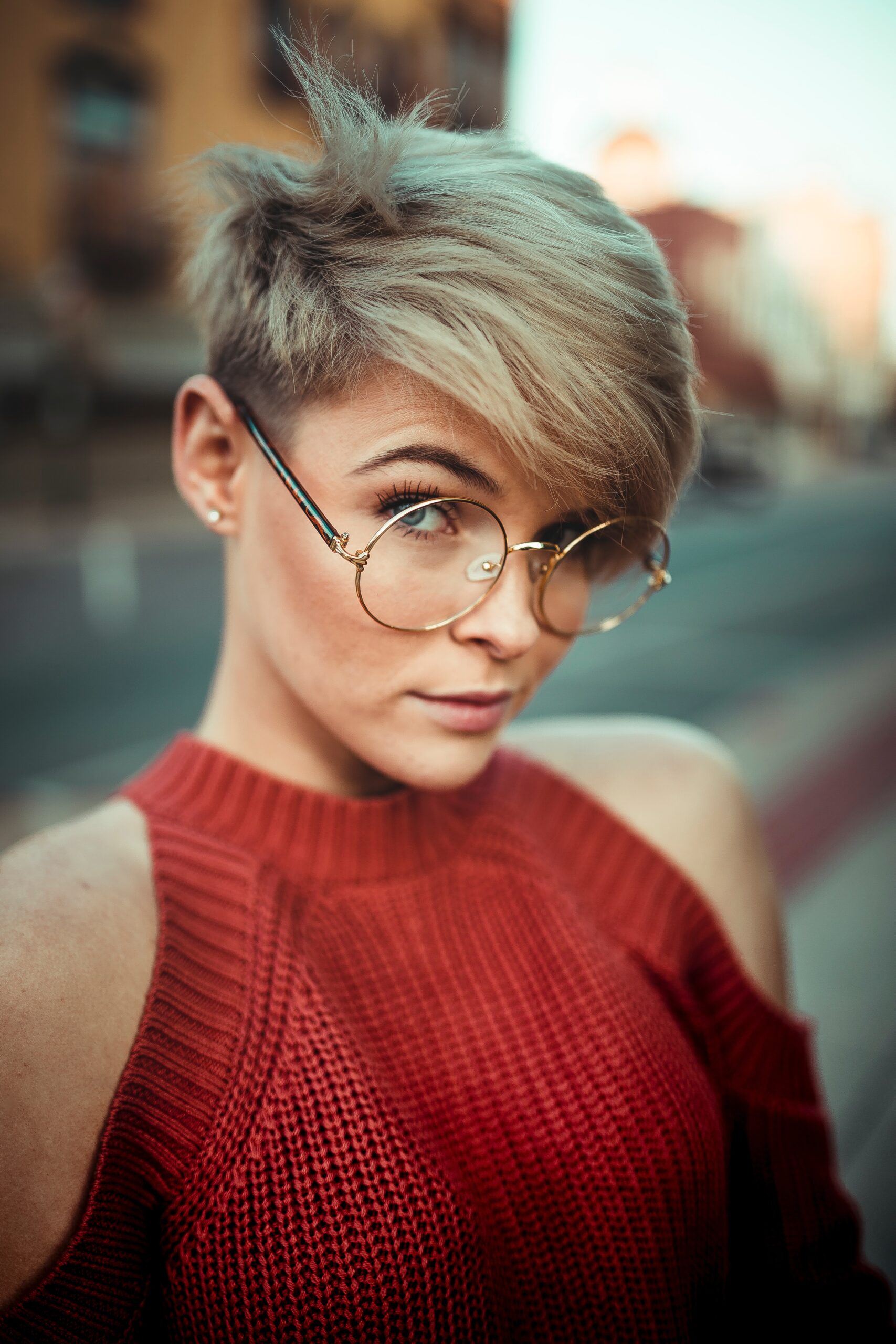 Short Haircuts for Fine Hair And Round Faces