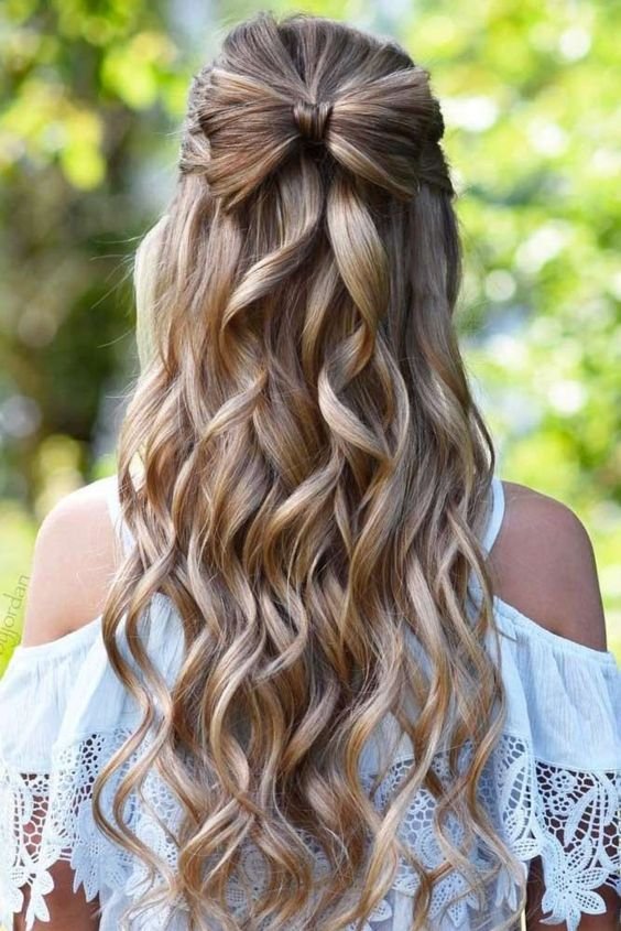 stylish prom hairstyles half up half down