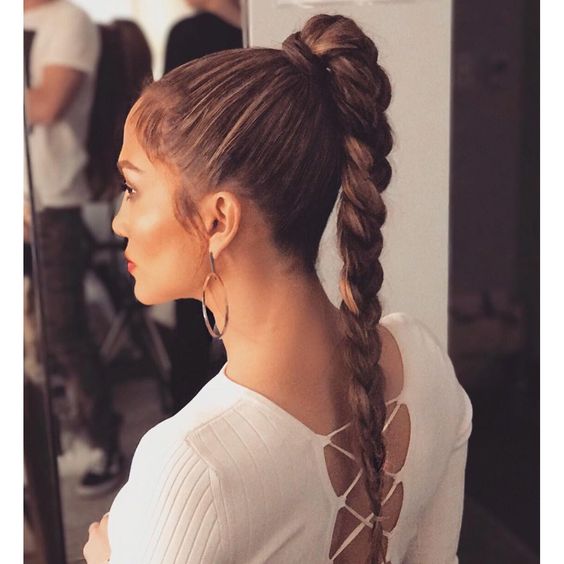 9 Gorgeous Hairstyles To Suit Frizzy Hair