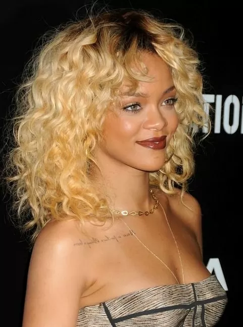 rihanna curly hair