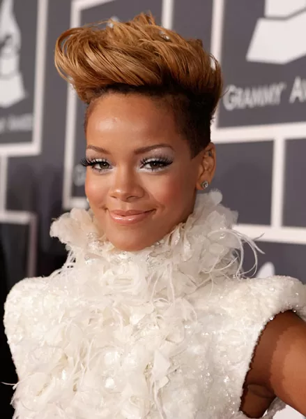 rihanna short hair