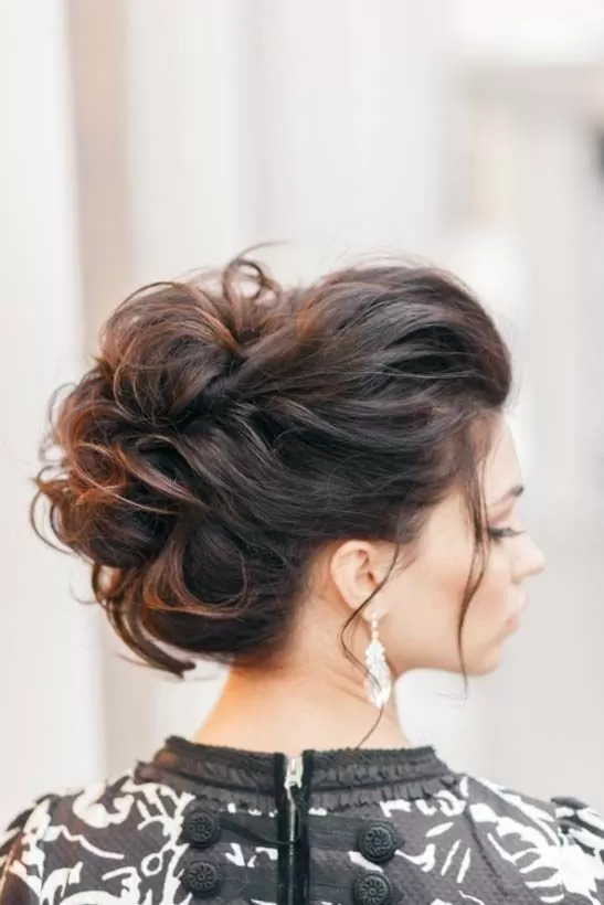 messy waves bun