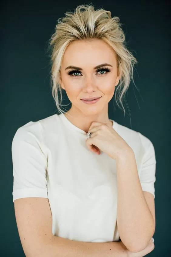 simple pulled back style