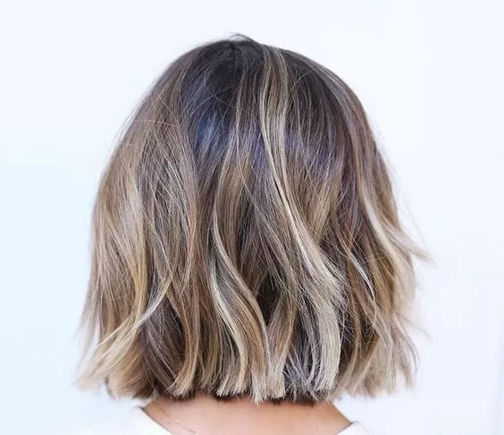 warm blonde highlights bob
