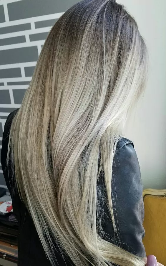 Long Multi-Tonal Blonde Balayage