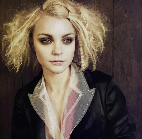 Textured Honey Blonde Bob with Crimped Slices