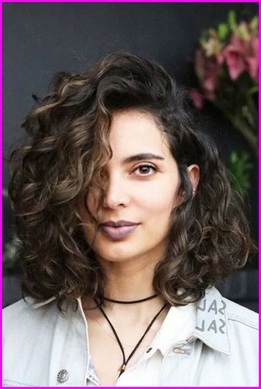 curly haircuts for round faces