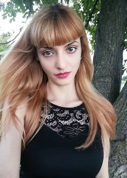 Caramel and Honey Blonde Hair for Hazel Eyes