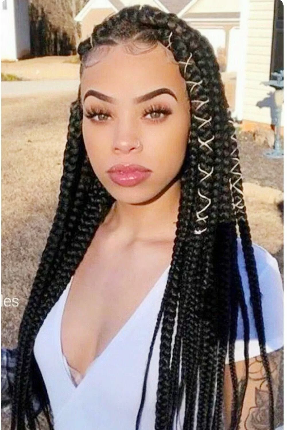 Jumbo threaded triangle box braid