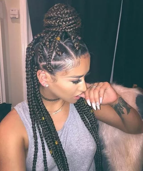 Light brown highlights triangle box braids