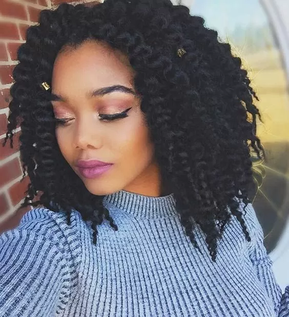 Short unraveled crochet twist