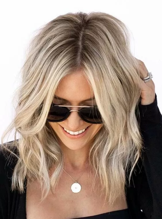 Cream Blonde Exposed Roots