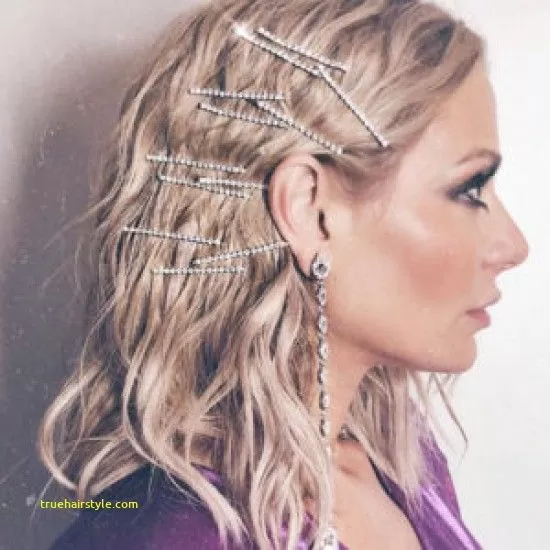 dorit pinned hair