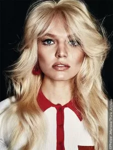 curtain bangs 70s wavy hair