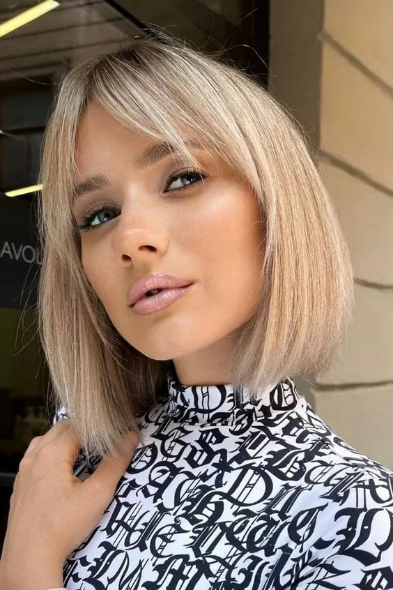 Chic Blonde Curtain Bangs Short Hair